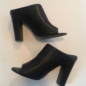 ✨Black Mossimo peep toe Heel Boots✨